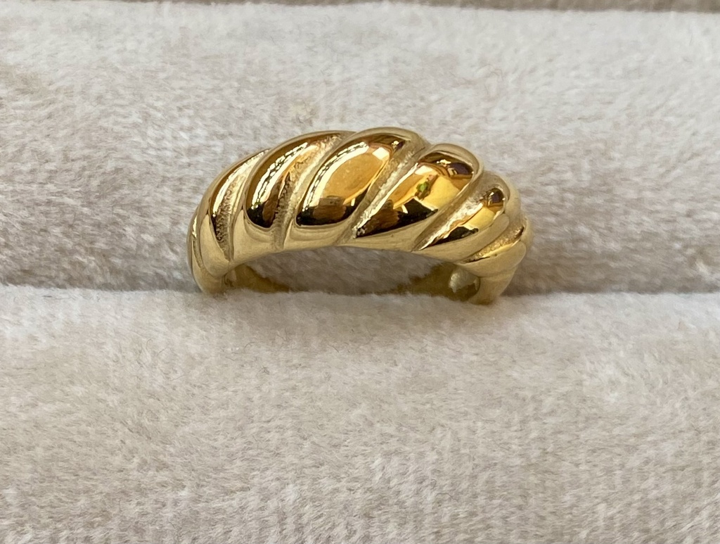 Croissant Ring